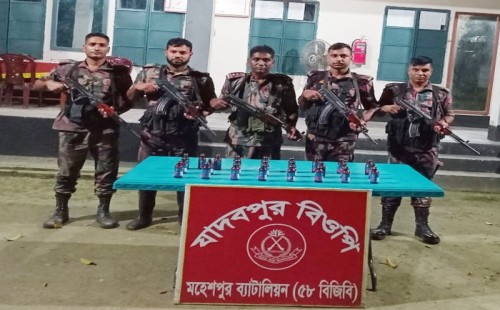 মহেশপুর সীমান্তে বিজিবির পৃথক অভিযান