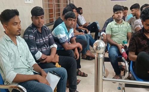 চুয়াডাঙ্গা আঞ্চলিক পাসপোর্ট অফিসে যান্ত্রিক ত্রুটিতে সার্ভার ডাউন