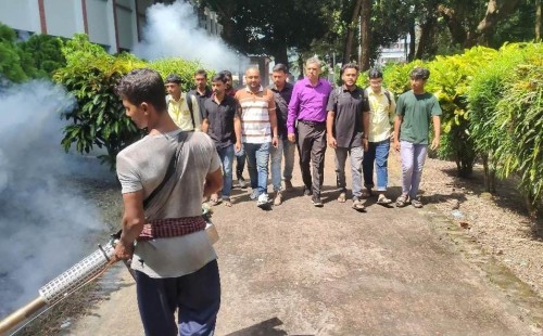 চুয়াডাঙ্গা সরকারি কলেজ ছাত্রদলের উদ্যোগে মশা নিধন স্প্রে কার্যক্রম