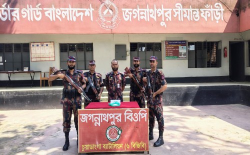 ৫ লাখ টাকার বেশি মূল্যের ভারতীয় রুপা জব্দ