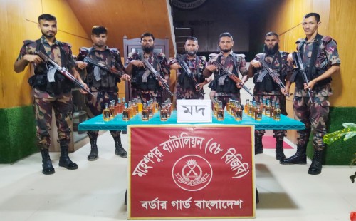 মহেশপুর সীমান্তে বিজিবির অভিযানে ভারতীয় মদ উদ্ধার