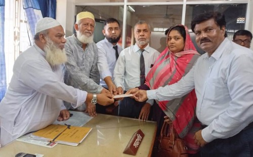 প্রয়াত আইনজীবীর পরিবারকে কল্যাণ তহবিলের টাকা প্রদান