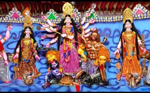 চুয়াডাঙ্গার সরোজগঞ্জে শারদীয় দূর্গা পূজা প্রতিমা ও সিঁদুর খেলার মধ্যে দিয়ে শেষ হল বিসর্জ্জন