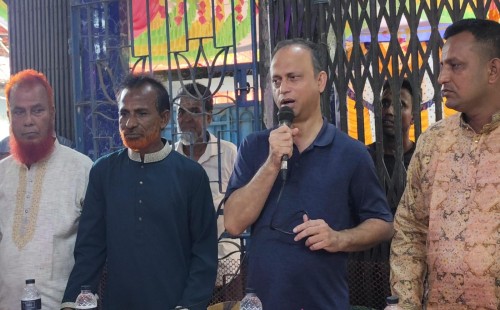 জীবননগরে পূজামণ্ডপ পরিদর্শন শেষে জেলা বিএনপির সভাপতি বাবু খান