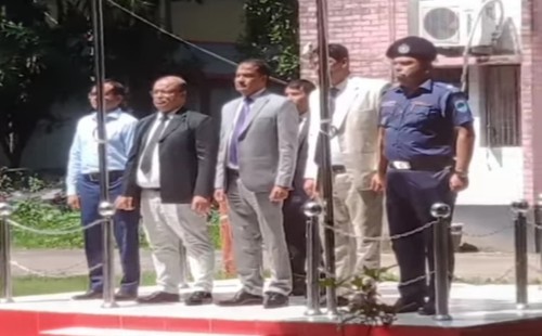 আলমডাঙ্গায় হাইকোর্টের নবনিযুক্ত বিচারপতিকে ফুলেল শুভেচ্ছা