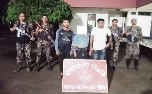 জীবননগর ও মহেশপুর সীমান্তে বিজিবির অভিযান