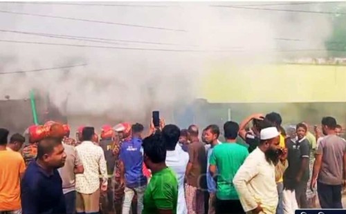 আলমডাঙ্গায় ভয়াবহ অগ্নিকাণ্ডে পুড়ল ৩টি দোকান