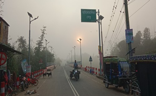 হাটবোয়ালিয়ায় হালকা কুয়াশায় শীতের ডাক