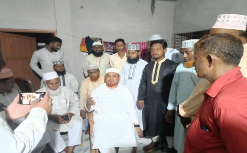 উথলীতে নিহত দুই ভাইয়ের পরিবারের খোঁজ নিলেন রুহুল আমিন উথলীতে নিহত দুই ভাইয়ের পরিবারের খোঁজ নিলেন রুহুল আমিন