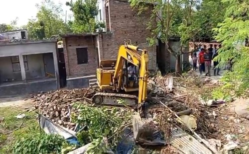 আদালতের নির্দেশে জমির প্রকৃত মালিককে দখল দিলো প্রশাসন