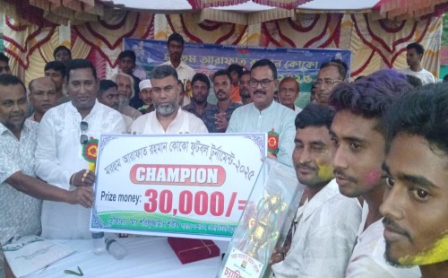 আলমডাঙ্গায় আরাফাত রহমান কোকো স্মৃতি ফুটবল টুর্নামেন্টের পুরস্কার বিতরণ