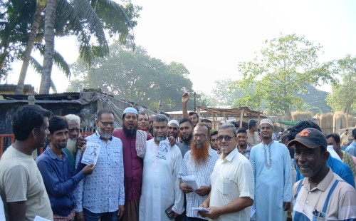 মুন্সিগঞ্জ পানের হাটে প্রচারণাকালে জেলা বিএনপির সেক্রেটারি শরীফুজ্জামান