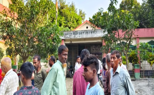 গাংনীর রাইপুর ইউনিয়নে চাল বিতরণ নিয়ে দুই পক্ষের মধ্যে উত্তেজনা