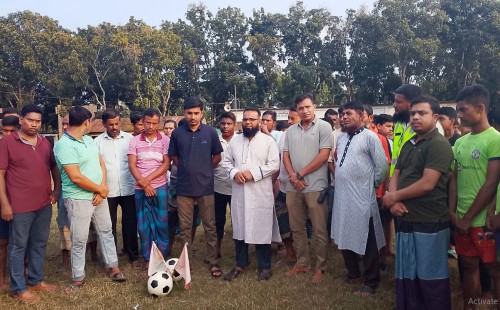 ক্ষুদে ফুটবল টুর্নামেন্ট উদ্বোধন করলেন ঝিনাইদহ প্রেসক্লাব সভাপতি