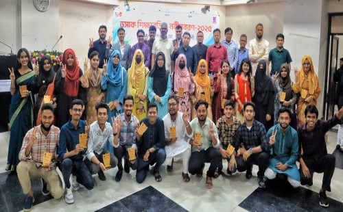পড়াশোনার পাশাপাশি মানবিক মানুষ হিসেবে গড়ে উঠতে হবে