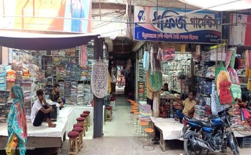 ঝিনাইদহে ব্যবসা-বাণিজ্যে ধস, দোকান খোলা থাকলেও ক্রেতা নেই ঝিনাইদহে ব্যবসা-বাণিজ্যে ধস, দোকান খোলা থাকলেও ক্রেতা নেই