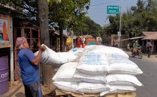 আলমডাঙ্গায় ৪০ বস্তা চোরাই ইউরিয়া সার জব্দ আলমডাঙ্গায় ৪০ বস্তা চোরাই ইউরিয়া সার জব্দ