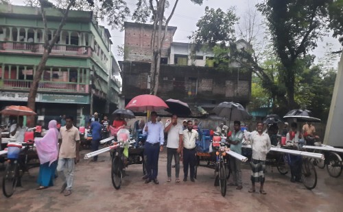 জীবননগরে বিনামূল্যে টিউবওয়েল পেল ৩০ পরিবার