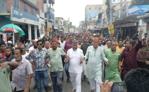 ঐক্যের বার্তা নিয়ে ফিরতেই চুয়াডাঙ্গায় জনস্রোত, মাঠ গোছানোর নির্দেশ শরীফের ঐক্যের বার্তা নিয়ে ফিরতেই চুয়াডাঙ্গায় জনস্রোত, মাঠ গোছানোর নির্দেশ শরীফের