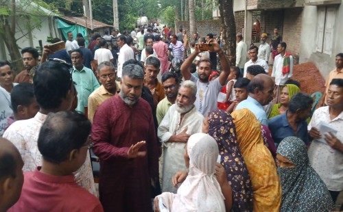গণসংযোগে ব্যাপক সাড়া, বৈরী আবহাওয়ার মাঝেও কুতুবপুরে আস্থা ও ভালোবাসার বাঁধন