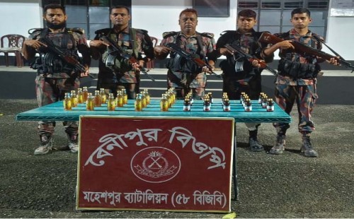 জীবননগর ও মহেশপুর সীমান্তে ৫ বাংলাদেশি আটক