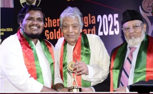 শেরে বাংলা গোল্ডেন অ্যাওয়ার্ড পেয়েছেন আলমডাঙ্গার স্বাধীন