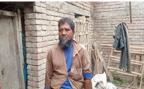 নেশার টাকা না পেয়ে ঘরের টিন ও ইট বেঁচে দিলেন নেশাগ্রস্ত ছেলে