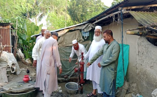 মেহেরপুরে অসহায় পরিবার পেল টিউবওয়েল