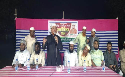 দামুড়হুদায় ভিন্ন ধর্মাবলম্বীদের সাথে মতবিনিময়কালে রুহুল আমিন