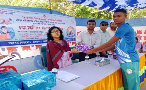দামুড়হুদায় শিক্ষার্থীদের সাঁতার প্রতিযোগিতা