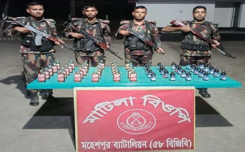 মহেশপুর সীমান্ত থেকে মদ ও ফেনসিডিল উদ্ধার