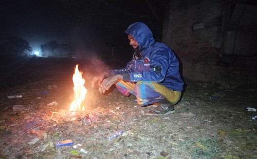 চুয়াডাঙ্গায় দিনে উষ্ণতা থাকলেও রাতে হাড় কাঁপানো শীত