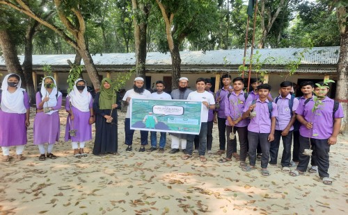 আলমডাঙ্গায় প্লাস্টিকের বিনিময়ে বৃক্ষ বিতরণ