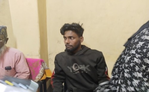 দর্শনায় ভ্যান চুরির সময় হাতেনাতে চোর আটক