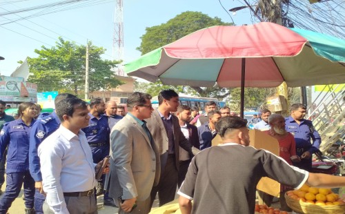 চুয়াডাঙ্গায় অবৈধ পার্কিং ও ফুটপাতে প্রশাসনের উচ্ছেদ অভিযান
