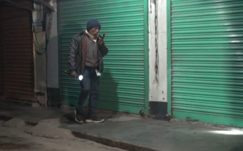 শীতে শহর জেগে রাখেন যারা, চুয়াডাঙ্গার নৈশপ্রহরীদের নীরব লড়াই