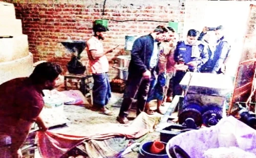 আলমডাঙ্গার হাউসপুরে ভাই বোন বেকারিতে মেশিনে হাত আটকে শিশু শ্রমিকের মৃত্যু