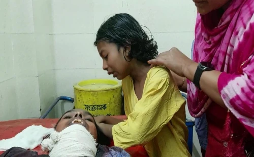 দুই সন্তানের জননীকে গলাকেটে হত্যাচেষ্টার অভিযোগ