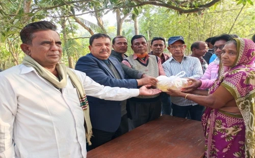 খ্রিস্টান সম্প্রদায়ের মাঝে খাদ্য বিতরণ করলেন বিএনপি নেতা