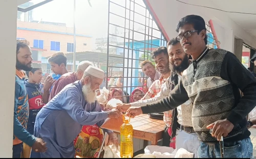 দামুড়হুদার কুড়ুলগাছি ইউনিয়নে টিসিবি পণ্য বিক্রি