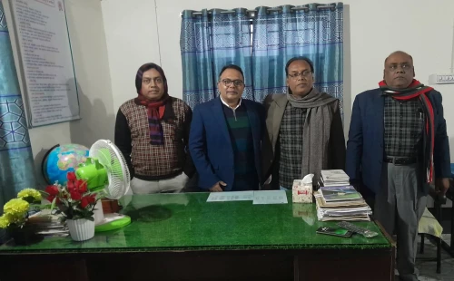 আলমডাঙ্গার মাধবপুর মডেল হাইস্কুল পরিদর্শনে জেলা দায়রা জজ ও ব্যারিস্টার