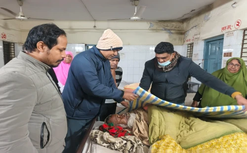জীবননগরে শীতার্তদের মাঝে কম্বল বিতরণ