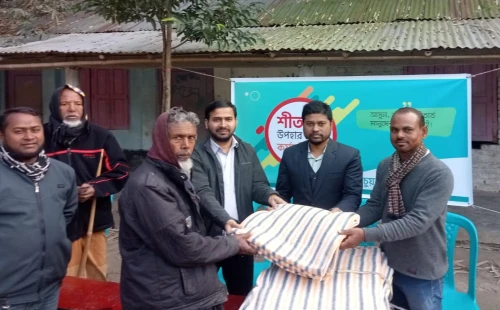 শীতার্তদের পাশে ‘চুয়াডাঙ্গা ভলান্টিয়ার্স’