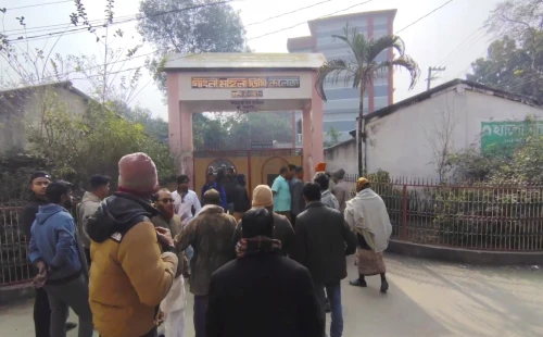 গাংনী মহিলা কলেজে অধ্যক্ষের কক্ষে তালা!