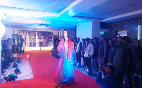 চুয়াডাঙ্গায় ‘গ্ল্যামার নাইট’ র‌্যাম্প শো ও কনসার্ট