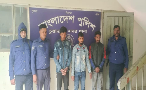 তিন যুবককে গ্রেপ্তার করে আদালতে সোপর্দ