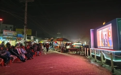গণভোটের প্রচারণায় জীবননগরে ‘ভোটের গাড়ি’