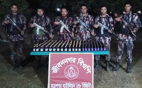 জীবননগর ও মহেশপুর সীমান্তে বিজিবির অভিযানে বিপুল পরিমাণ ভারতীয় মাদক উদ্ধার