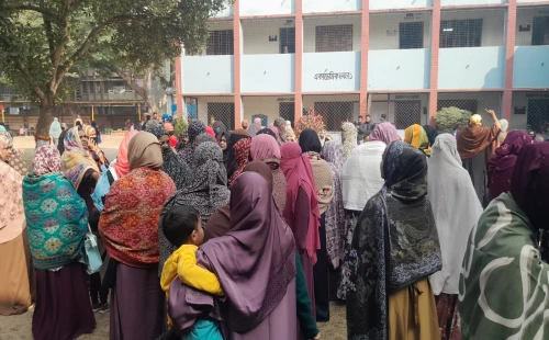 চুয়াডাঙ্গায় প্রদীপন স্কুলে নতুন কারিকুলামে শিক্ষার্থীদের পড়ানোর অভিযোগ