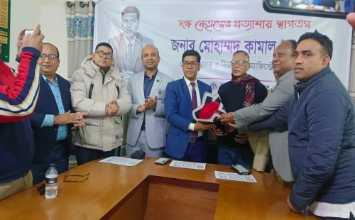 চুয়াডাঙ্গা প্রেসক্লাবে সাংবাদিকদের সাথে মতবিনিময়কালে ডিসি কামাল হোসেন